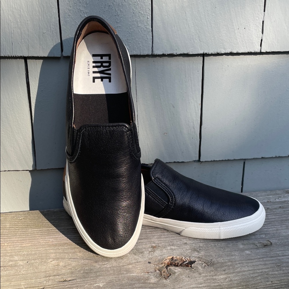 Frye Black Leather GIA Slip-On Loafers with White Sole Women's 9 Like New in box